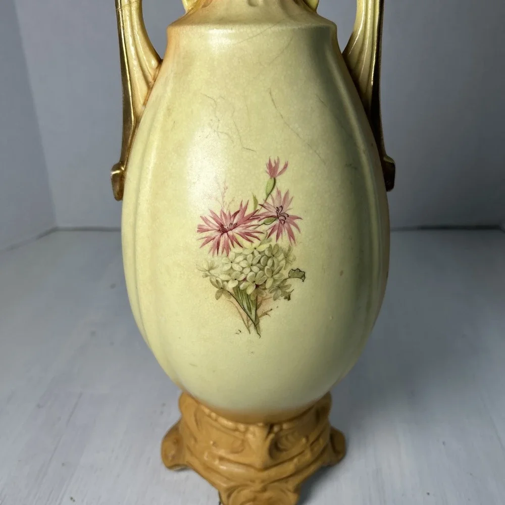 ANTIQUE ROYAL WETTINA FOOTED VASE-AUSTRIA-ROBERT‎ HANKE LATE 19th CENTURY 1508